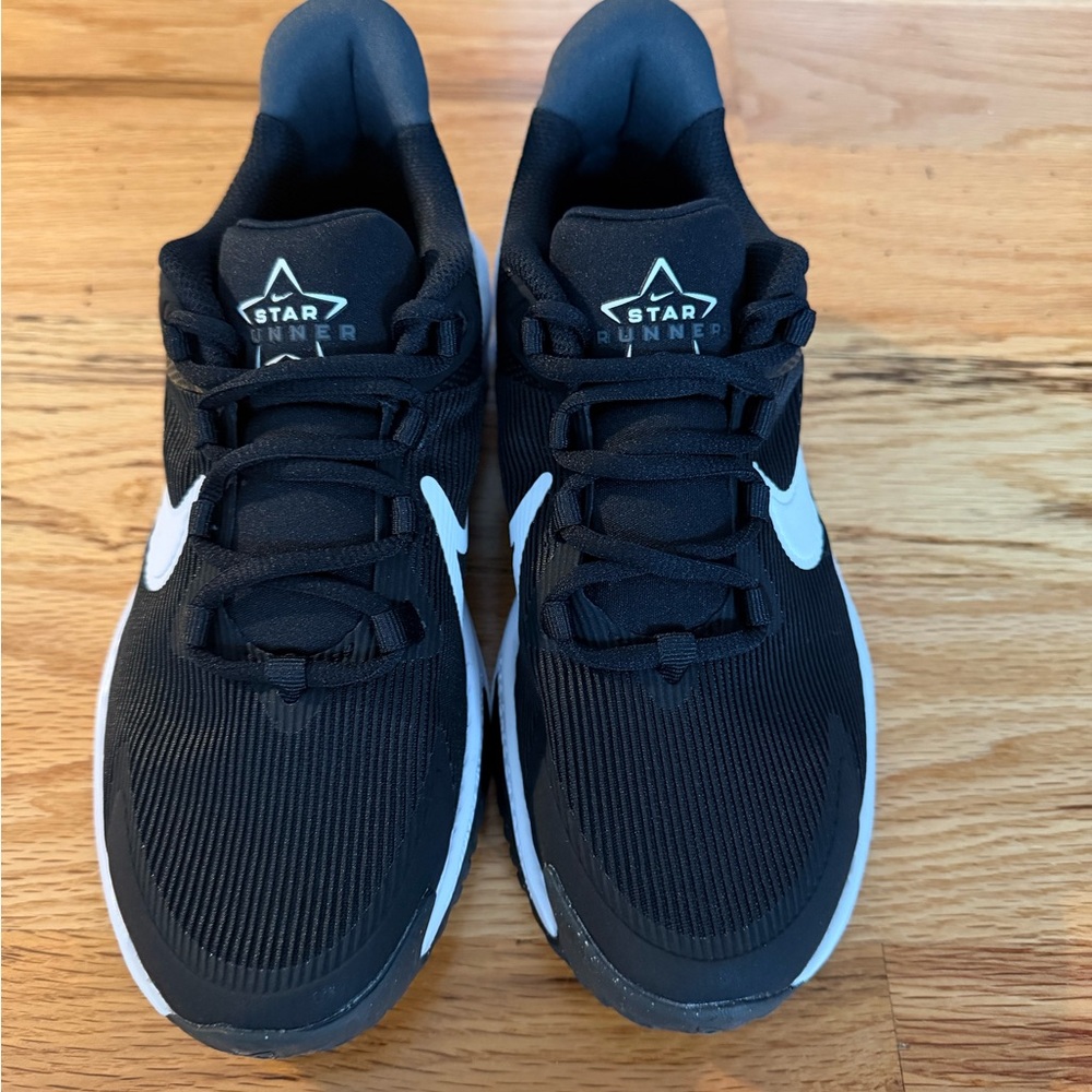 Nike Kids Black and White Star Runner Sneakers